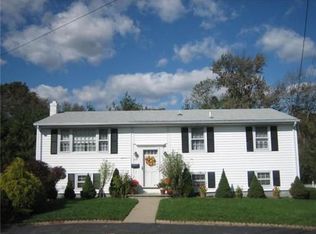228 Burdick Dr, Cranston, RI 02920
