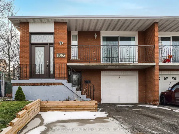 1063 Blairholm Ave, Mississauga, ON L5C 3C9
