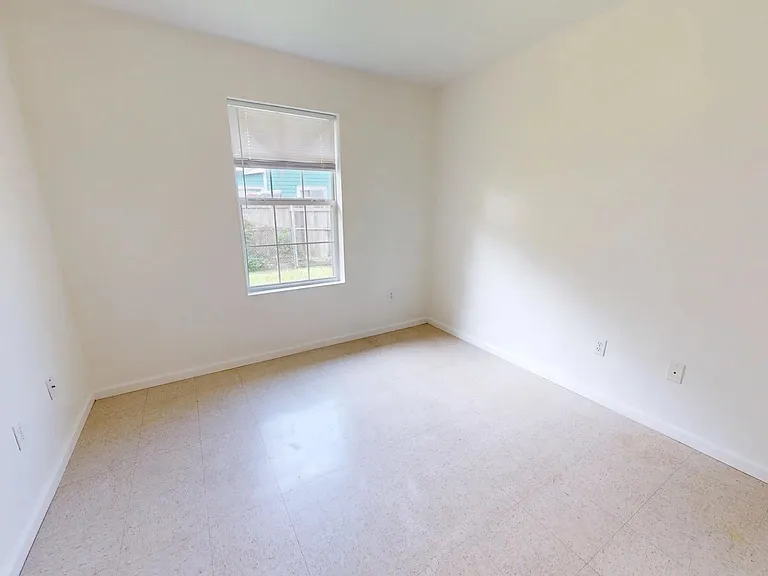 310 Coffee St — Photo 7