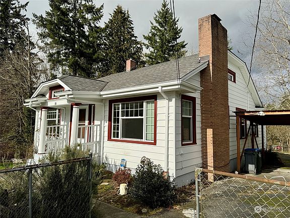 2nd image of 10 NE Hart Court