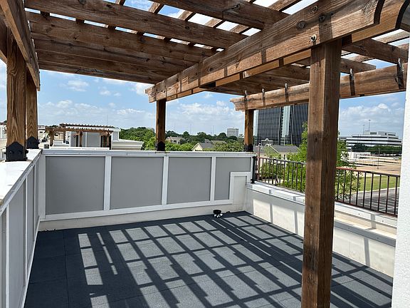 2nd image of 1211 Beaconsfield Ln APT 605