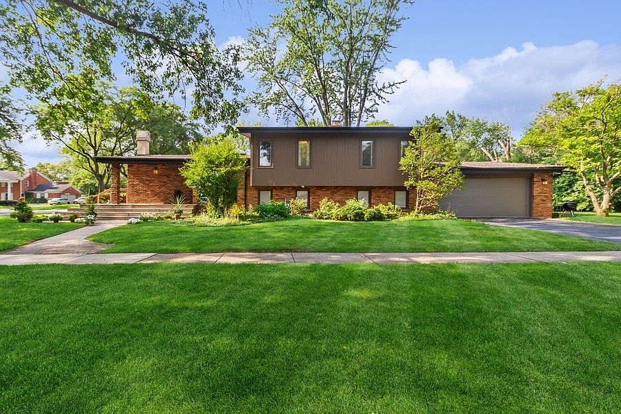 1st image of 1322 Heather Hill Cres