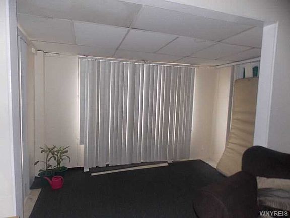4th image of 504 E Ferry St