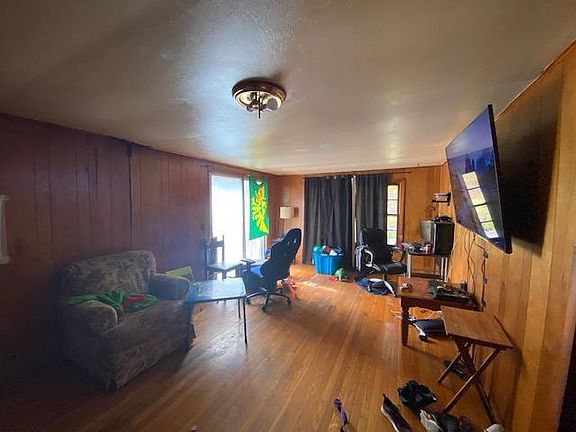 3rd image of 10434 Redwood Cir