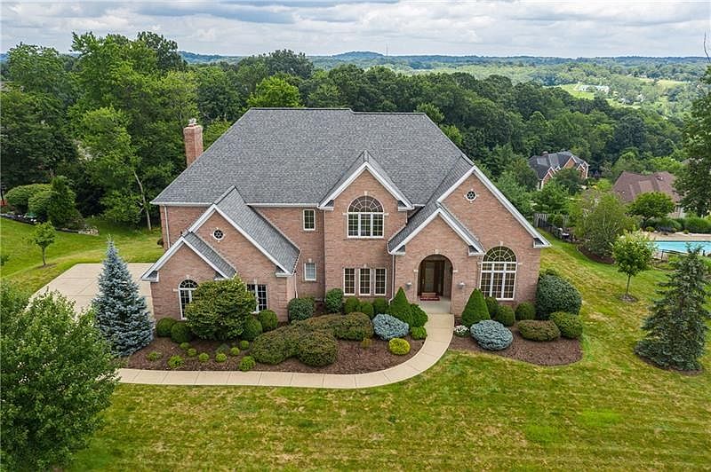 1st image of 2115 N Villa Ct