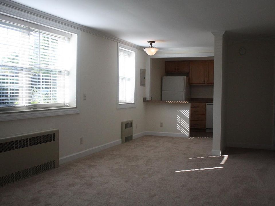 1st image of 440 Bernhardt Dr APT 1