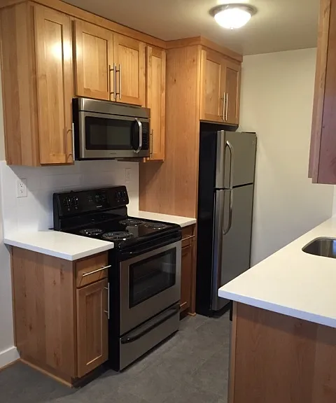 Lombardy Apartments — Photo 4
