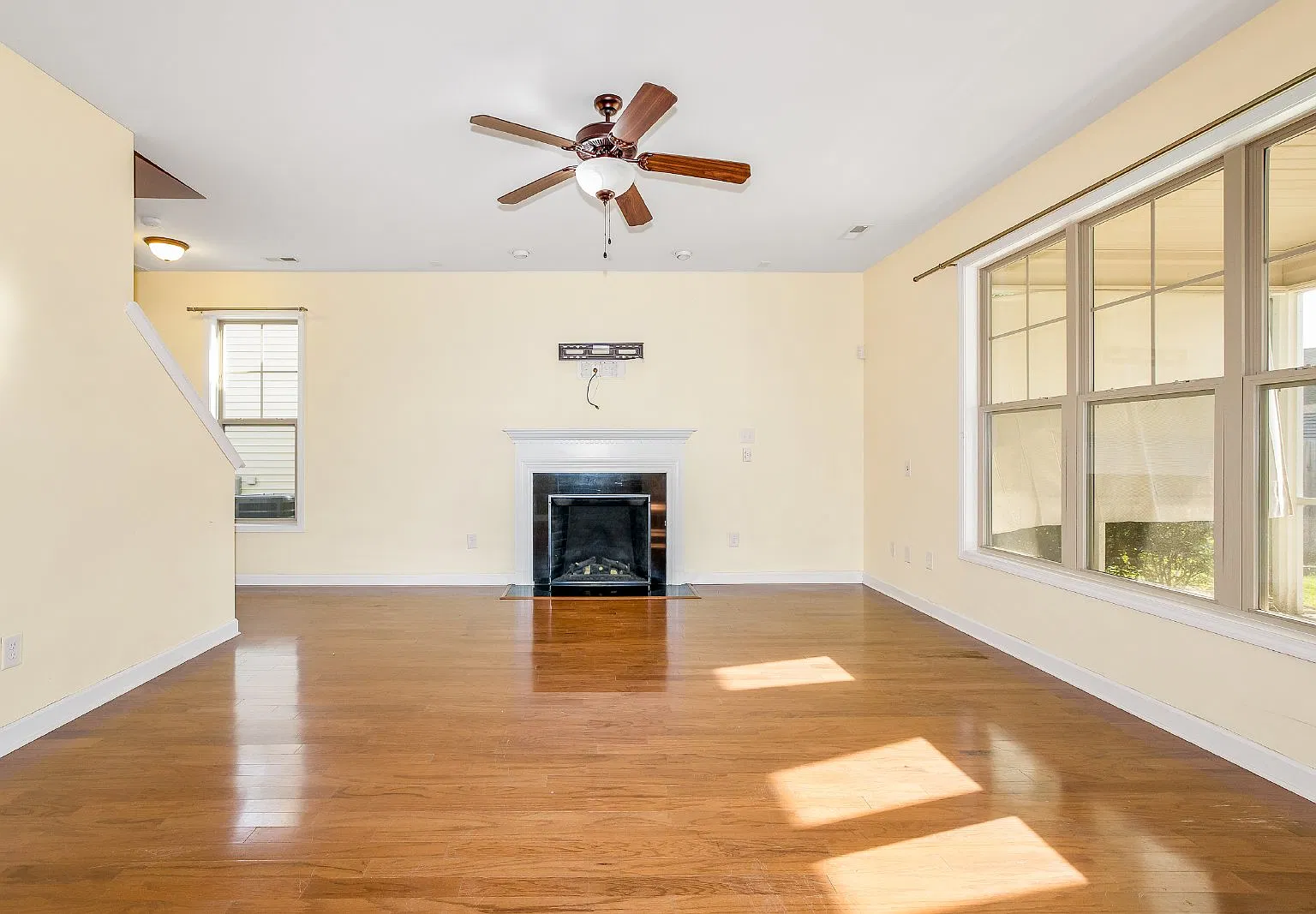 4 bed, 2.5 bath, 2451 sqft, $2,200 — Photo 4