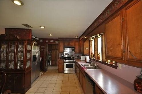 4th image of 106 Houston Dr