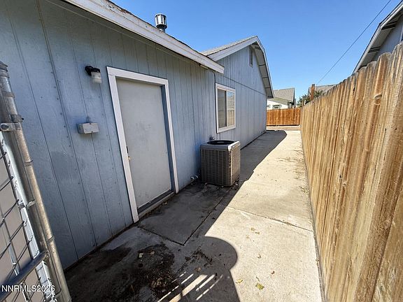 5th image of 332 Dianna Way