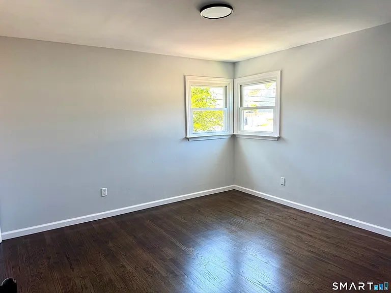 64 Velvet St — Photo 6