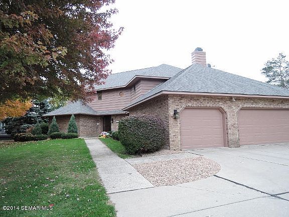 3rd image of 915 Saint Andrews Pl NE