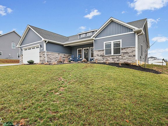 2nd image of 542 E Lucy Ln