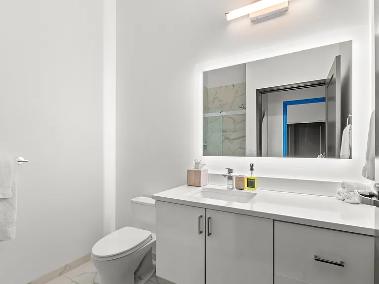 Exhibit A2 Apartments — Photo 29
