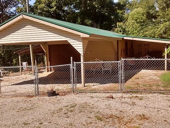 4th image of 521 Oak Park Dr