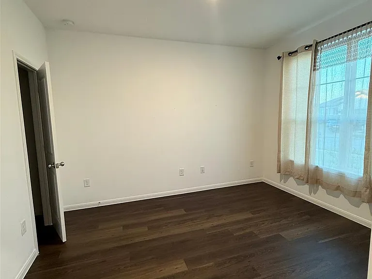 17907 Baleage Ln — Photo 2