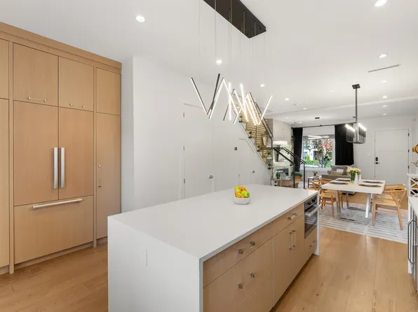 2848 W 23rd Ave, Vancouver, BC V6L 1P3