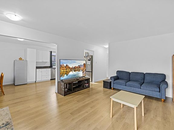 4th image of 52 Athletic St