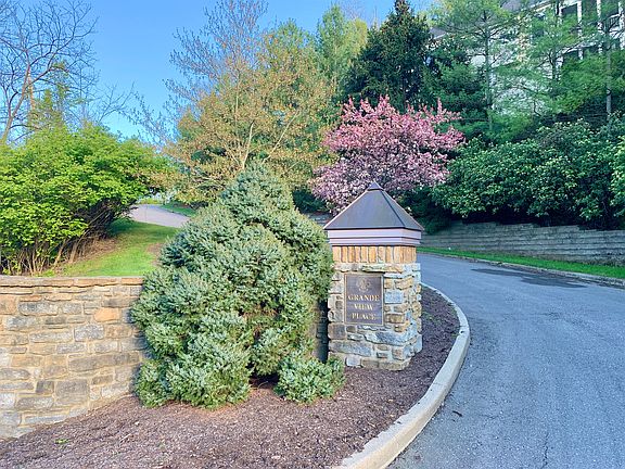 2nd image of 1073 Tuscany Pl