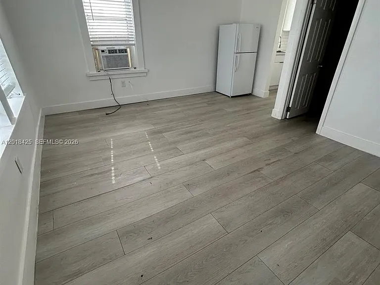967 SW 5th St #14 — Photo 3