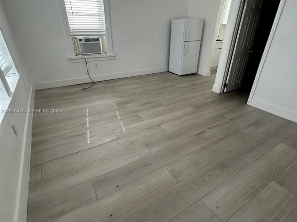 967 SW 5th St APT 14, Miami, FL 33130