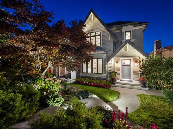 2865 Trinity St, Vancouver, BC V5K 1E8