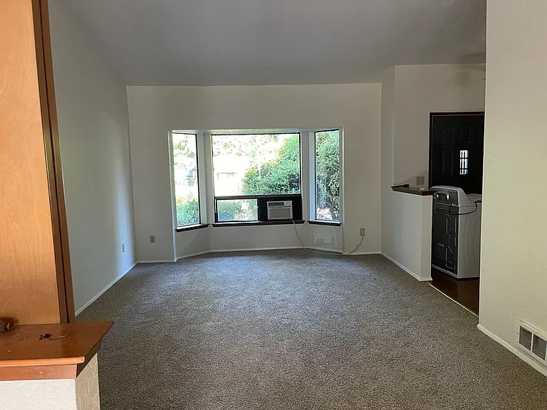 3137 Hampton Dr SW — Photo 3