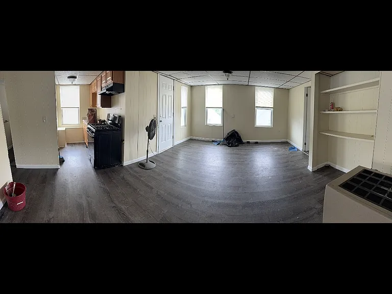 16-18 Hedley Ave #3 — Photo 2