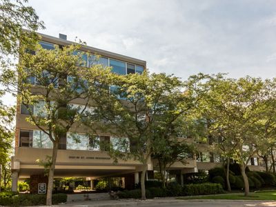 2020 Saint Johns Ave APT 104, Highland Park, IL, 60035