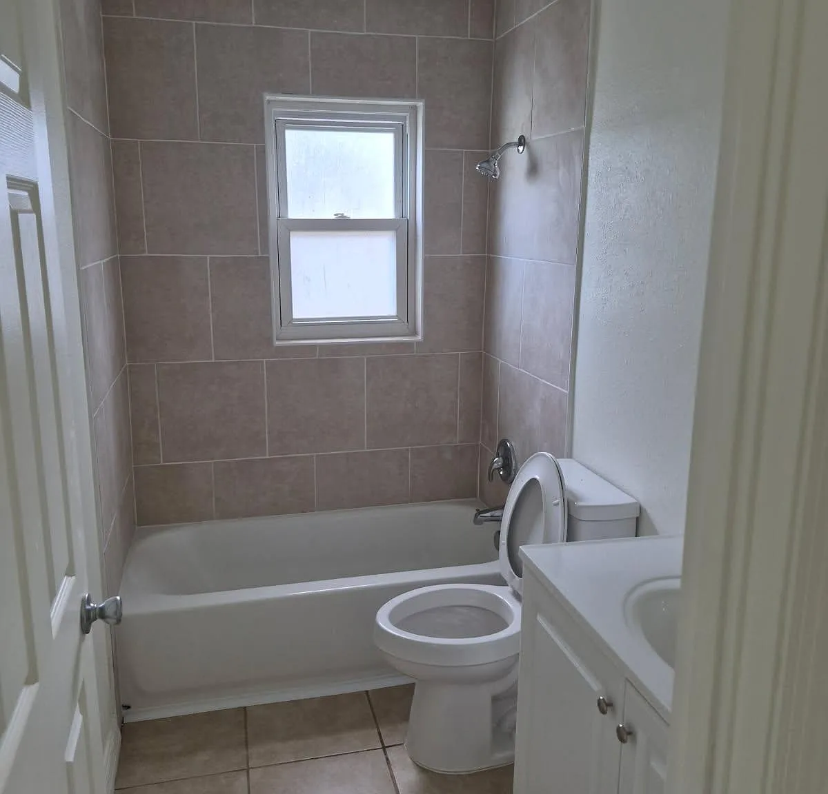 2 bed, 1345 sqft, $1,895 — Photo 3
