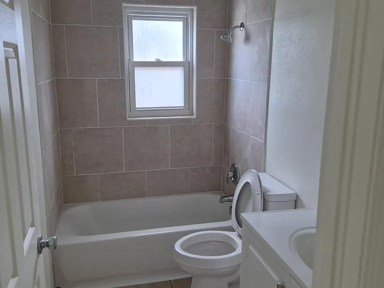 7232 Dianne Dr — Photo 3