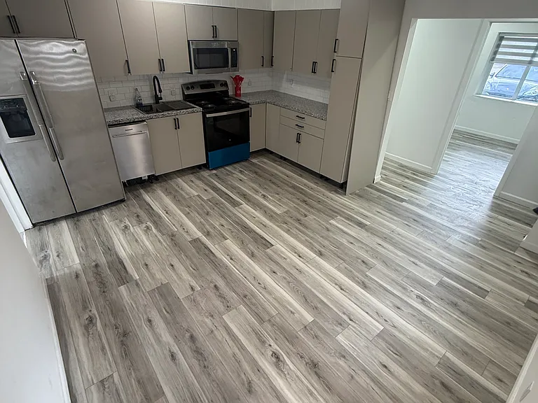 2335 Roosevelt St — Photo 2