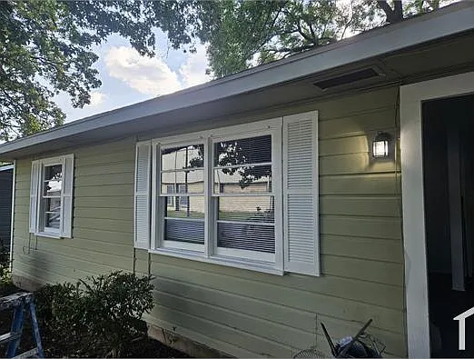 402 N College St — Photo 1