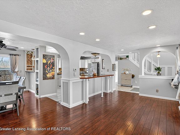 5th image of 1140 N Smith Rd