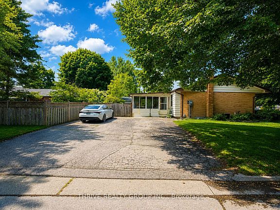 3rd image of 1449 Glenora Dr