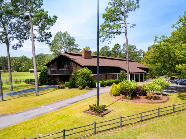 222 Cross Country Lane, Southern Pines, NC 28387