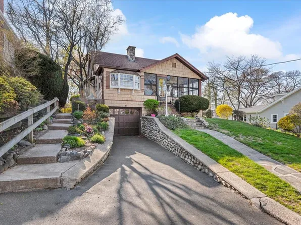 112 Bay Drive E, Huntington Bay, NY 11743