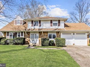 315 Plantation Dr, Cinnaminson, NJ 08077
