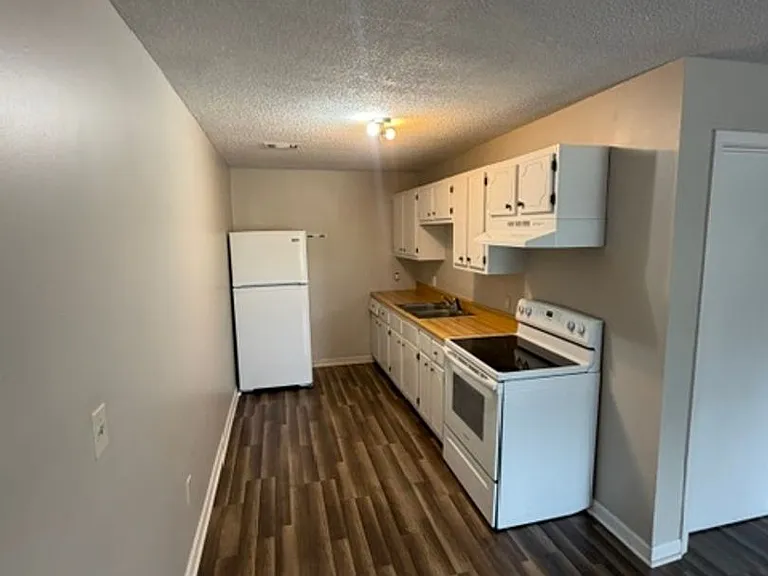 616 1/2 N Bayou Ave #B — Photo 3