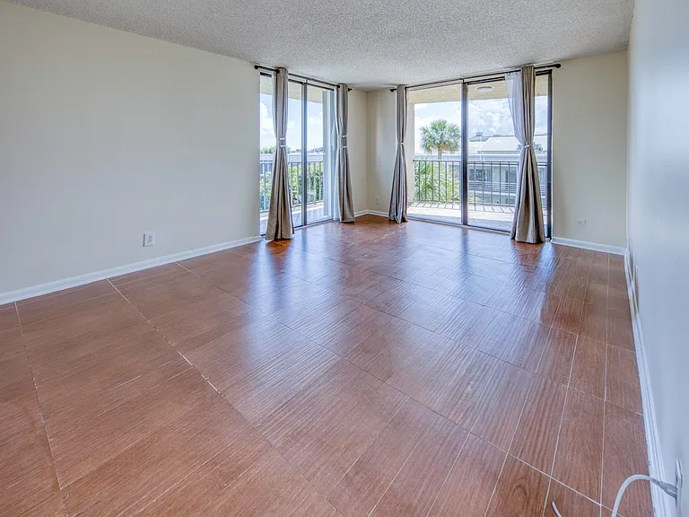 890 N Federal Hwy #412 — Photo 8