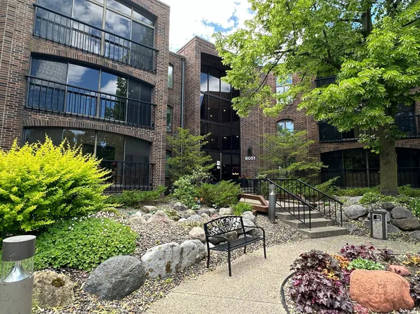 6051 Laurel Ave APT 313, Golden Valley, MN 55416