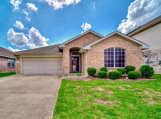 7636 Hollow Forest Dr, Fort Worth, TX 76123