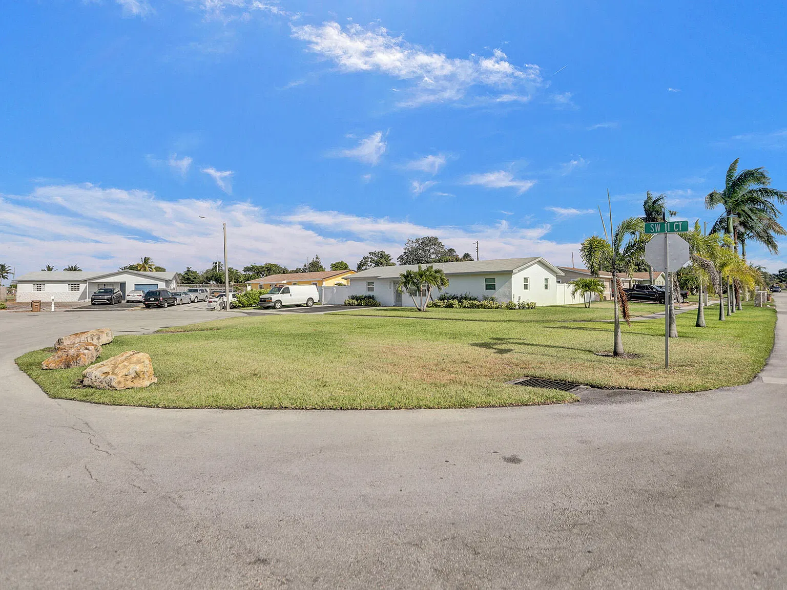 4 bed, 2.0 bath, 1404 sqft, $3,500 — Photo 4