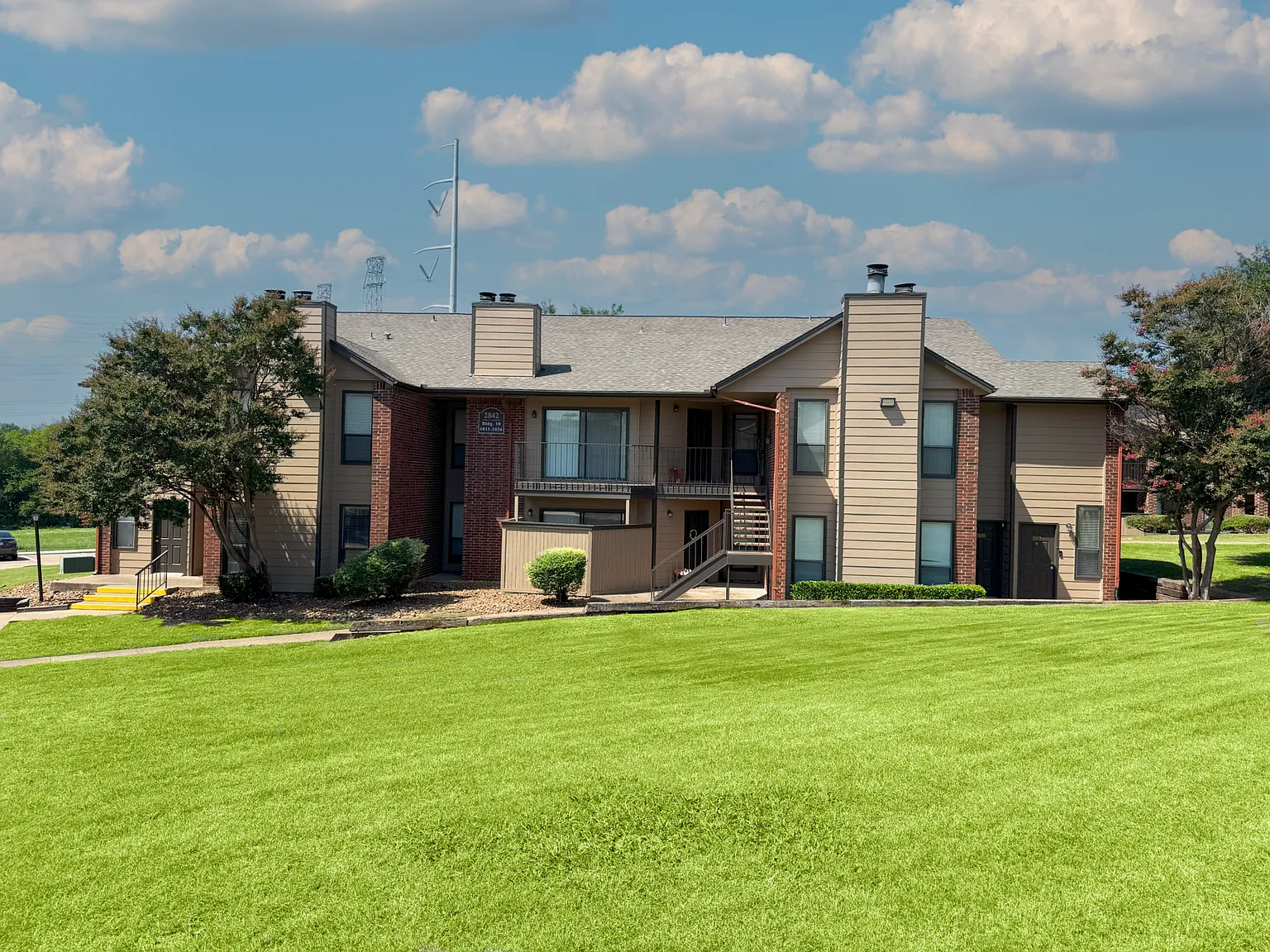 Valley Creek Apartments — Photo 2