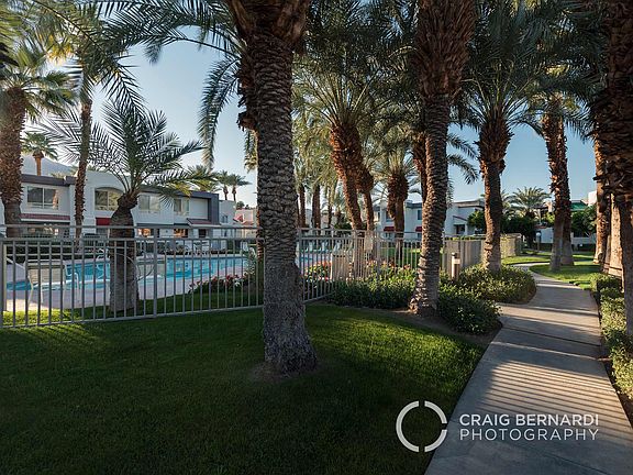 La Palme grounds and pathway