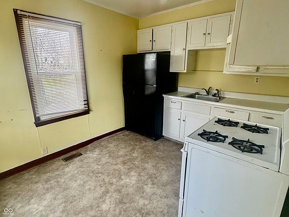 5th image of 45 W Poplar St