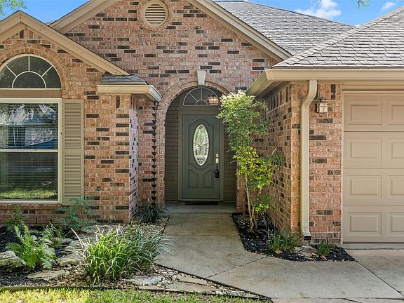 2nd image of 5208 Waterford Ct