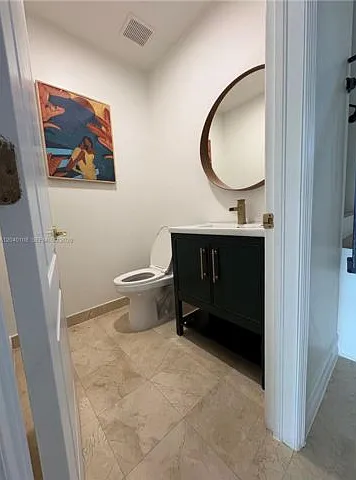 18410 NE 30th Ave — Photo 5