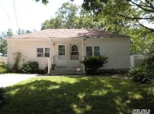 140 Oneida St, Ronkonkoma, NY 11779