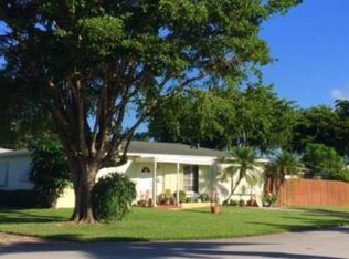 1102 N Golf Dr, Hollywood, FL 33021